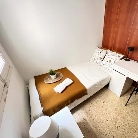 Rent this 5 bed room on Constitució - Duc de Mandas in Avinguda de la Constitució, 46019 Valencia