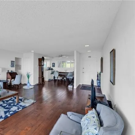 Image 9 - 2235 West 25th Street, Los Angeles, CA 90732, USA - Condo for sale