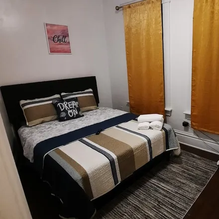 Rent this 3 bed apartment on Columbus