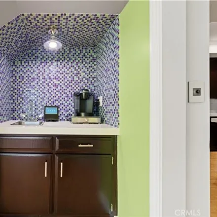 Image 7 - 4711 Colfax Avenue, Los Angeles, CA 91602, USA - Townhouse for sale