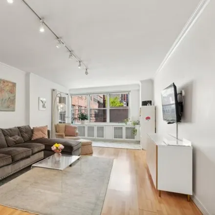 Image 1 - 401 East 74th Street, New York, NY 10021, USA - Apartment for sale