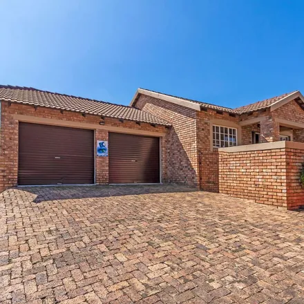 Rent this 3 bed townhouse on Gooseberry Street in Wilgeheuwel, Roodepoort