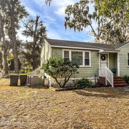 Buy this 3 bed house on 1810 Roper Street in Beaufort, SC 29902