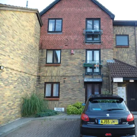 Rent this 2 bed apartment on Clydesdale Close in Swindon, SN5 5PR