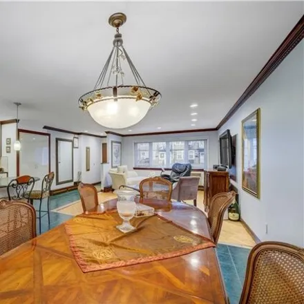 Image 7 - 1262 East 73rd Street, New York, NY 11234, USA - House for sale