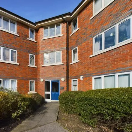 Image 3 - High Gates Lodge, High Gates Close, Whitecross, Warrington, WA5 0BY, United Kingdom - Apartment for rent