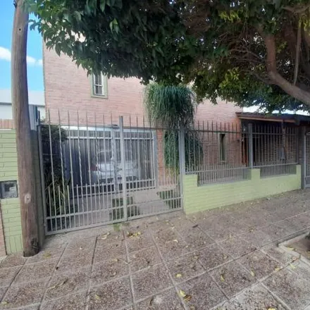 Buy this 3 bed house on Fragata Sarmiento 471 in Alto Alberdi, Cordoba