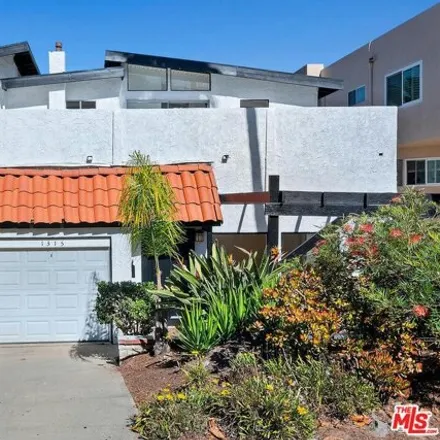 Rent this 4 bed condo on 1315 17th Street in Manhattan Beach, CA 90266