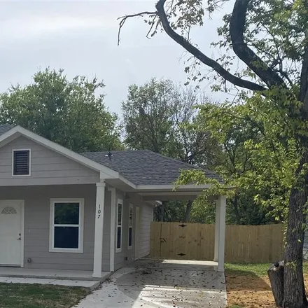 Buy this 3 bed house on 107 East 17th Avenue in Corsicana, TX 75110