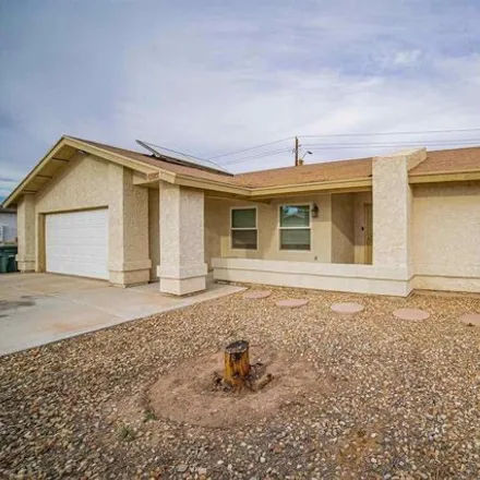 Image 2 - 2533 South Edgewood Drive, Yuma, AZ 85364, USA - House for sale