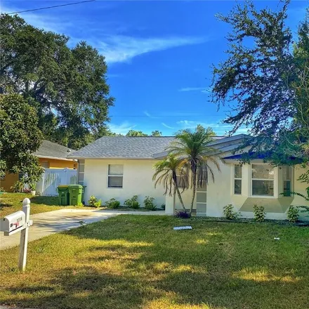 Rent this 3 bed house on 1274 34th Street in Sarasota, FL 34234