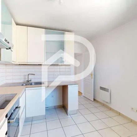 Rent this 4 bed apartment on 11 Avenue Guillemin in 92600 Asnières-sur-Seine, France
