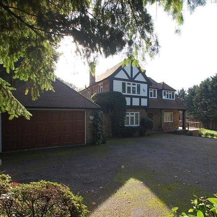 Rent this 4 bed house on Woodside Hill in Chalfont St Peter, SL9 9AL