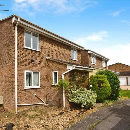 Rent this 4 bed house on Mimosa Close in Chelmsford, CM1 6NW