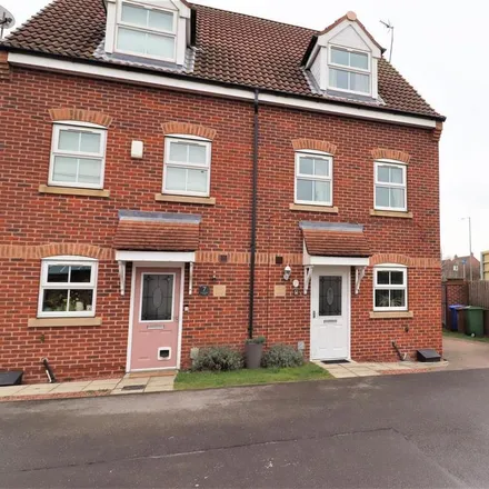 Rent this 3 bed townhouse on Sandringham Road in Brough, HU15 1UE