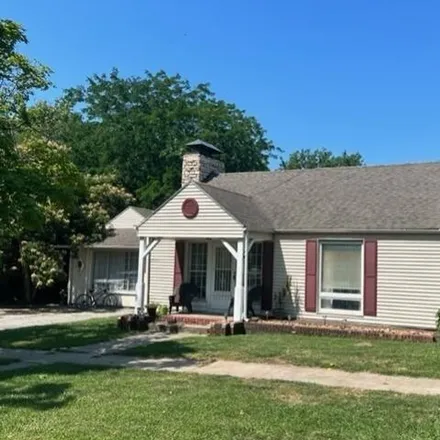 Buy this 3 bed house on 142 South Chestnut Street in Cameron, MO 64429