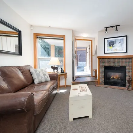 Image 1 - Squamish, Garibaldi Highlands, BC V0N 1T0, Canada - House for rent