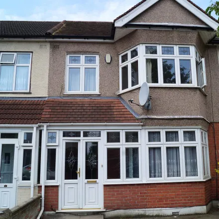 Rent this 4 bed townhouse on BP in Lancing Road, Seven Kings