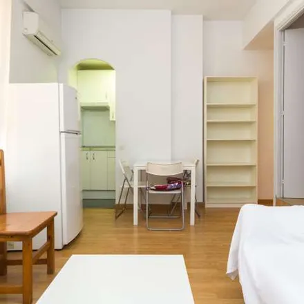 Image 6 - Chincha International, Calle de Meléndez Valdés, 7, 28015 Madrid, Spain - Apartment for rent