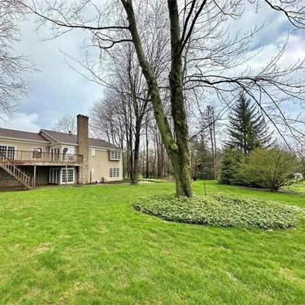 Image 3 - 8199 Daventree Drive, Brecksville, OH 44141, USA - House for sale