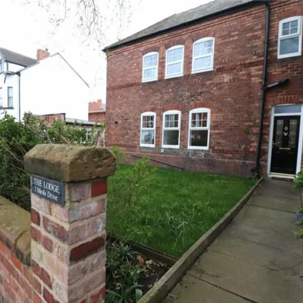 Rent this 3 bed duplex on Airlie Road in Hoylake, CH47 4AB
