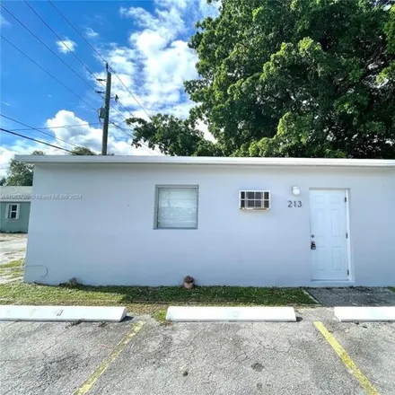 Image 4 - 219 Southwest 14th Street, Dania Beach, FL 33004, USA - House for rent
