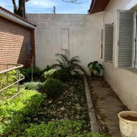 Buy this 3 bed house on Avenida Itacira 563 in Mirandópolis, São Paulo - SP