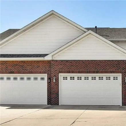 Buy this 3 bed house on 12100 Ridgeview Drive in Urbandale, IA 50323