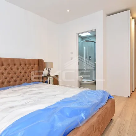 Rent this 2 bed apartment on Aprey Gardens in London, NW4 1DL