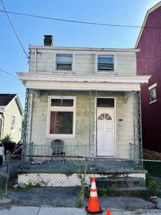 Buy this 3 bed house on 910 Baker Street in Covington, KY 41011