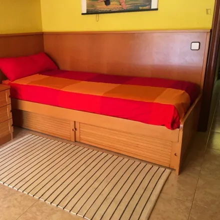 Rent this 4 bed room on Carrer del Mig in 35, 08970 Sant Joan Despí