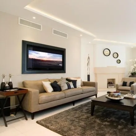 Rent this 6 bed duplex on 81 Sussex Square in London, W2 2SL