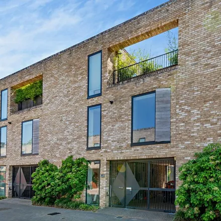 Rent this 4 bed townhouse on 25 Henslow Mews in Cambridge, CB2 8BX