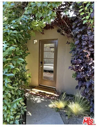 Image 1 - 5715 Allott Avenue, Los Angeles, CA 91401, USA - House for rent