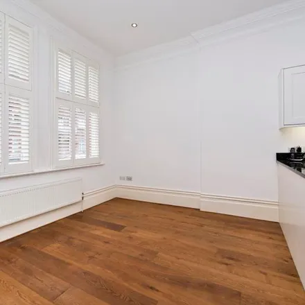 Image 7 - The Queen’s Club, Palliser Road, London, W6 8NL, United Kingdom - Apartment for rent