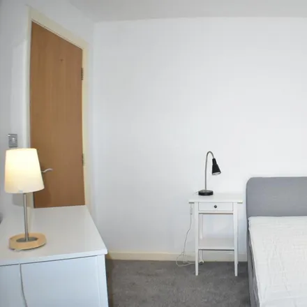 Image 2 - 3 Whitehall Quay, Leeds, LS1 4BF, United Kingdom - Apartment for rent