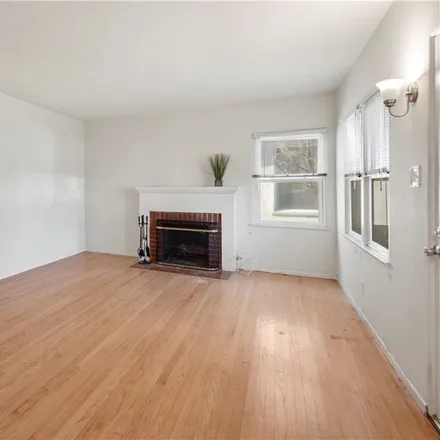 Image 3 - 11488 Delano Street, Los Angeles, CA 91606, USA - House for rent