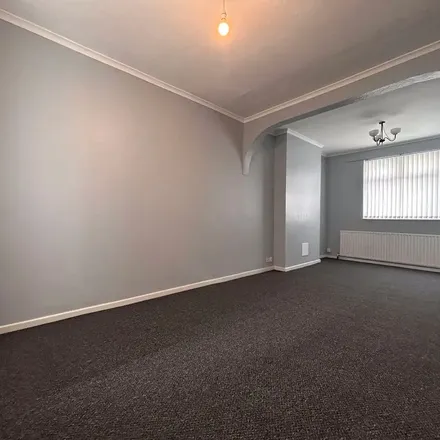 Rent this 3 bed apartment on Glenmahon Avenue in Portadown, BT62 3EW