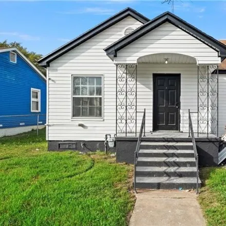 Buy this 3 bed house on 1646 North 15th A Street in Waco, TX 76707