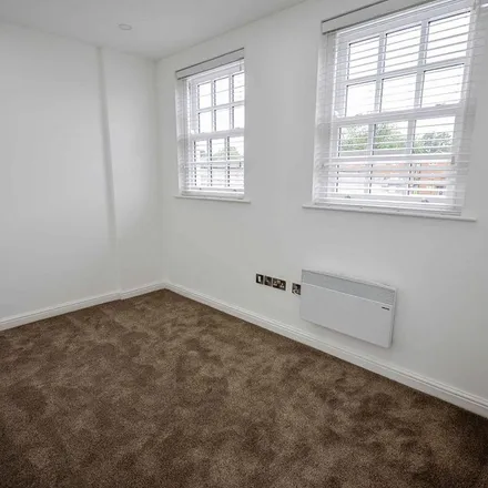 Image 2 - The Downs, Altrincham, WA14 2PX, United Kingdom - Apartment for rent