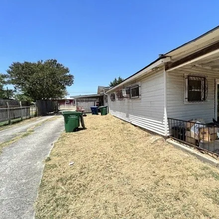 Image 6 - 676 Marbauch Avenue, San Antonio, TX 78237, USA - House for sale
