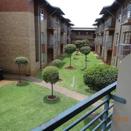 Image 3 - Standard Bank, Kingsway Avenue, Rossmore, Johannesburg, 2001, South Africa - Apartment for rent