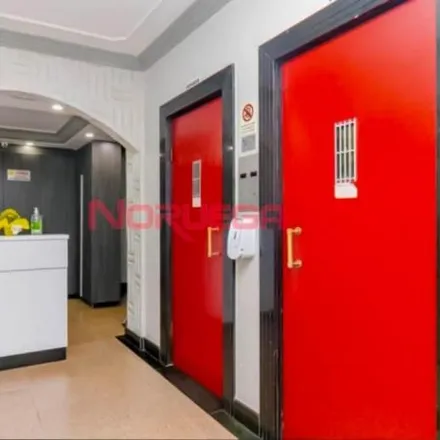 Buy this 3 bed apartment on Rua Desembargador Westphalen 253 in Centro, Curitiba - PR