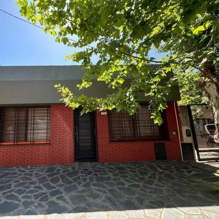 Buy this 4 bed house on Manuel Quintana 2316 in Quilmes Este, Quilmes