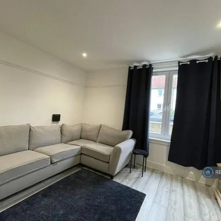 Image 2 - Ashley Terrace, Alloa, FK10 2ND, United Kingdom - Apartment for rent