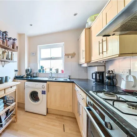 Image 2 - 48 Thornhill Road, London, E10 5LD, United Kingdom - House for rent