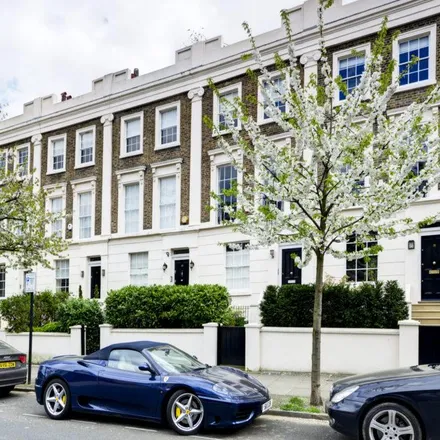 Rent this 4 bed townhouse on 9 Queen's Grove in London, NW8 6EL
