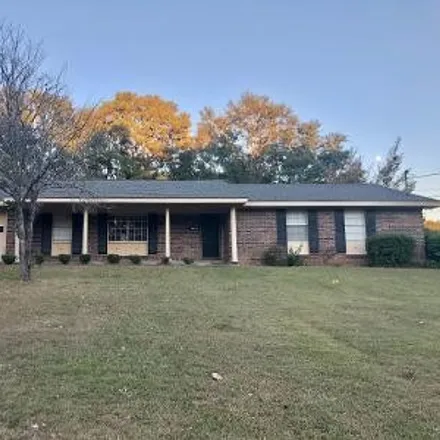 Buy this 3 bed house on 1309 Cambridge Road in Springdale, Dothan