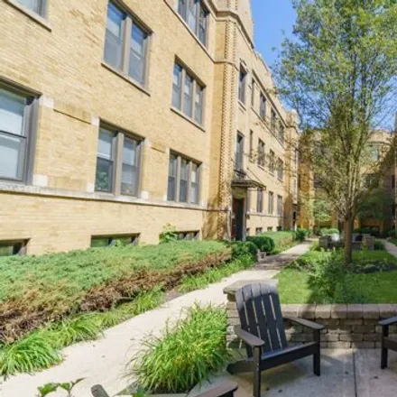 Rent this 1 bed condo on 1354-1362 West Estes Avenue in Chicago, IL 60645