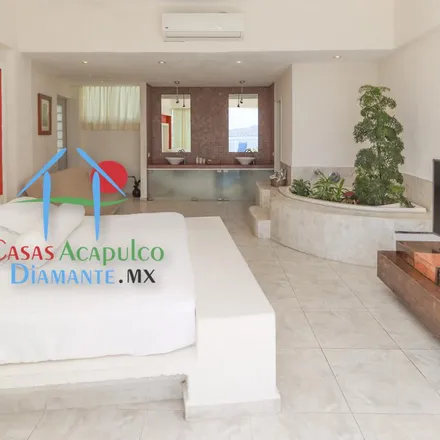 Buy this 4 bed apartment on Gamma Acapulco Copacabana in Calle Tabachines, Fraccionamiento Deportivo